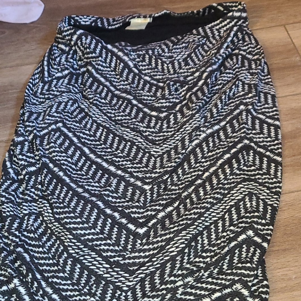 Women's Black and White Skirt